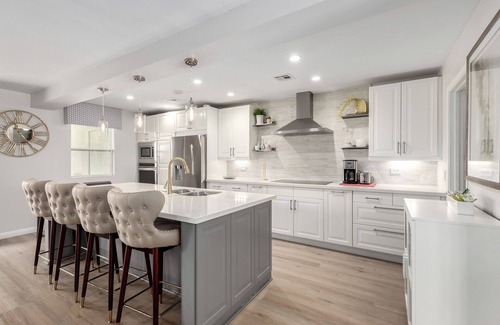 South Scottsdale Condo | Welcome to this fully furnished rental home in Old Town Scottsdale Walk or bike.