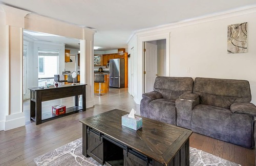 Fleetwood House | Welcome to this gem of Hazelwood