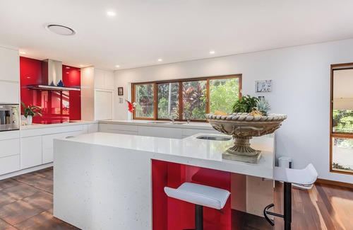 Ocean Shores House | Welcome to this luxurious 3-bedroom, 2-bathroom coastal retreat in Ocean Shores.