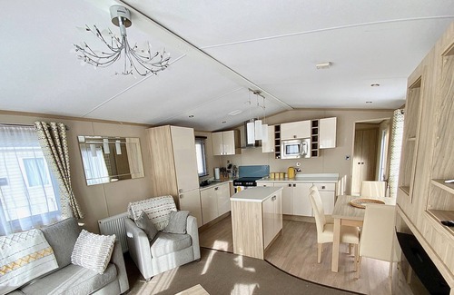 South Cerney Ski Chalet | Welcome to 'ThisOne' our Hoburne Cotswolds little escape