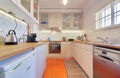 Verdizela House | Welcome to your dream escape in PT-Lisbon, a quiet and green residential area