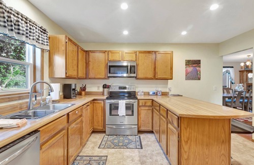 Farviews - Pattee Canyon House | Welcome to your Missoula getaway! A spacious stay near Downtown & the University