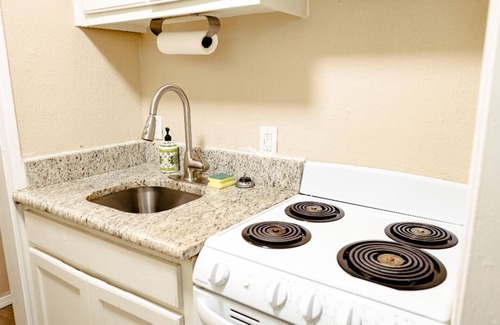 South Arlington Apartment | Welcome to Your Tranquil EscapenUnwind in this cozy and peaceful retreat