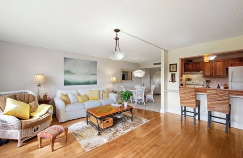 Central Naples Apartment | Welcome to your tranquil retreat in Naples!