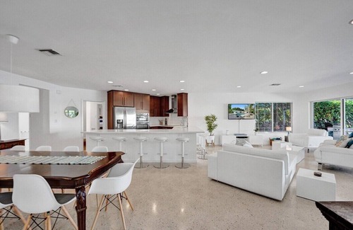 Lauderdale Beach House | Welcome to your own private oasis at this enchanting Fort Lauderdale retreat!