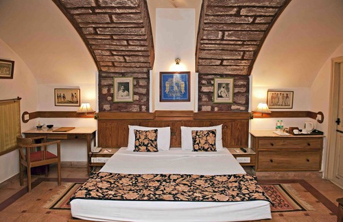 Jodhpur Hotel | WelcomHeritage Bal Samand Lake Palace