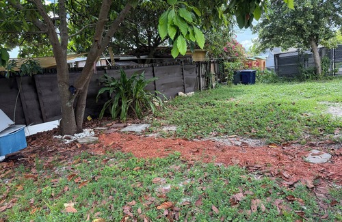 Hialeah Apartment | Welcoming 2 bedroom 1 bath cottage in large home with own entrance and parking