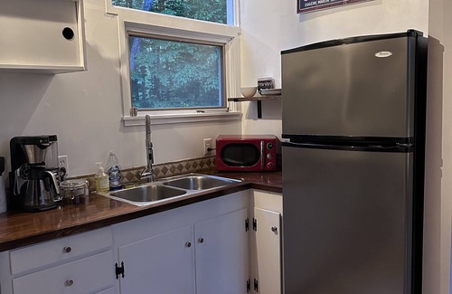 Greenwood House | Welcoming 2-bedroom house with AC in Greenwood