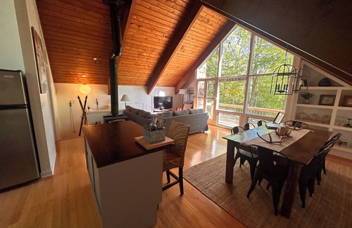 Greenwood House | Welcoming 2-bedroom house with AC in Greenwood