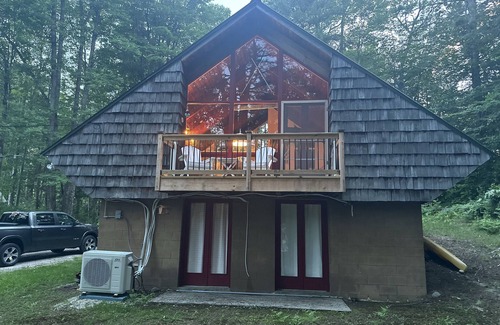 Greenwood House | Welcoming 2-bedroom house with AC in Greenwood