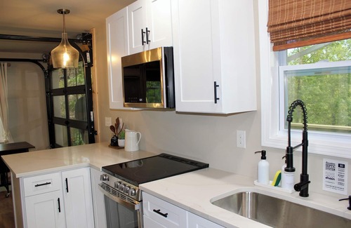 Se Ree House | Welcoming 2-bedroom house with lake access and 2 kayaks