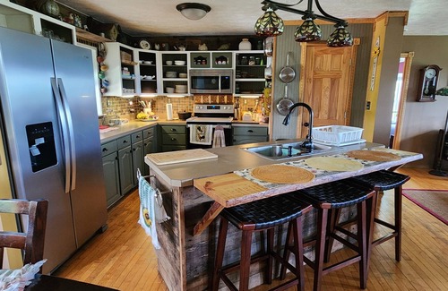 West Leisenring House | Welcoming 3-bedroom house in Vanderbilt with an amazing view!