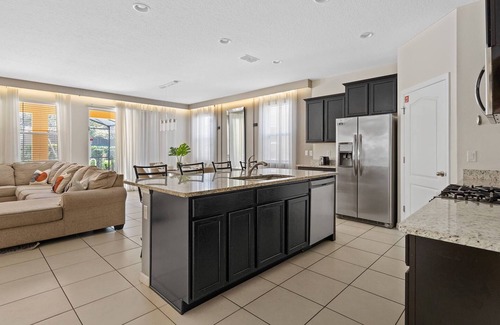 Loughman House | Welcoming 6-bedroom house with pool and resort access