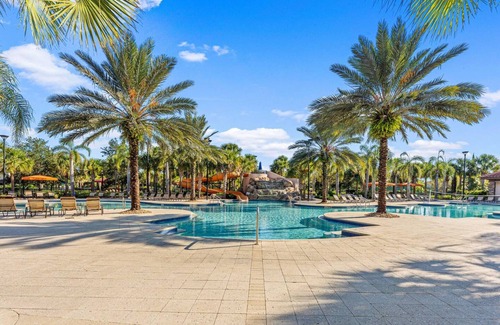 Loughman House | Welcoming 6-bedroom house with pool and resort access