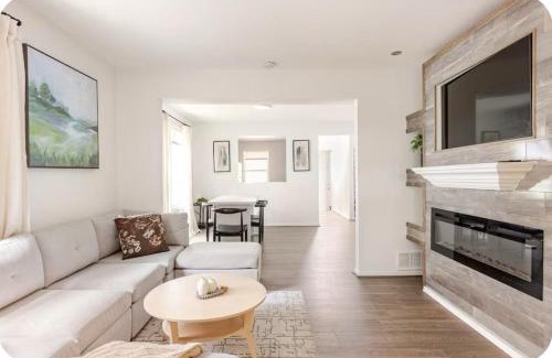 Powderhorn Apartment | Welcoming Cozy home Free Parking Super fast WiFi
