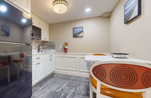 Holyoke Apartment | Welcoming studio near Holyoke Medical Center + free wifi