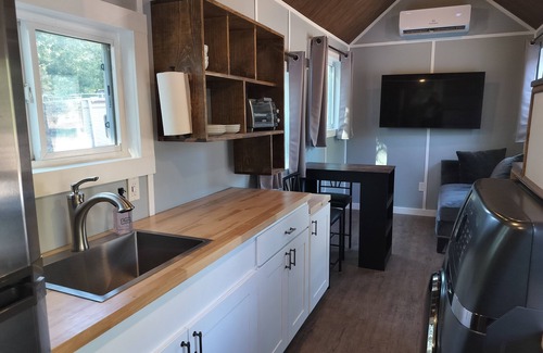 Gober Cottage | Welcoming Tiny Home nestled on small farm