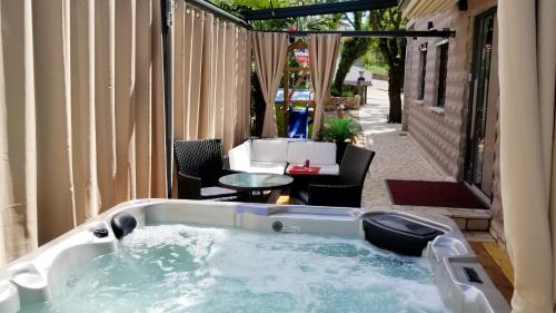 Vantacici Villa | Welcoming Villa in Vantačići with Pool and Sea View