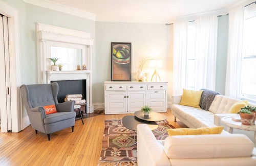Grand Rapids Apartment | Well appointed home near Wealthy Street, Trinity Health & Mary Free Bed