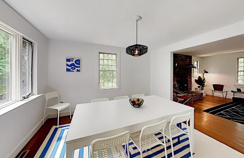 Wellfleet House | Wellfleet Harbor Hideaway