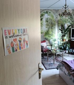 Wedding House | Weltoffenes privates Gästezimmer bei LGBTQ freundlichen Gastgeber leider City Tax extra
