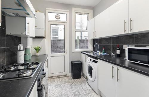 Stonebridge Apartment | Wembley Haven - 2 Bdr - Sleeps 9