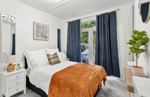 Hanger Hill House | Wembley Hububb Stay