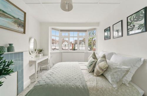 Hanger Hill House | Wembley Hububb Stay