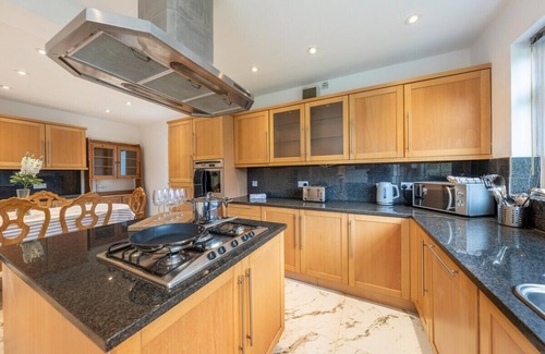 Barnhill House | Wembley Stadium 5 Bed House