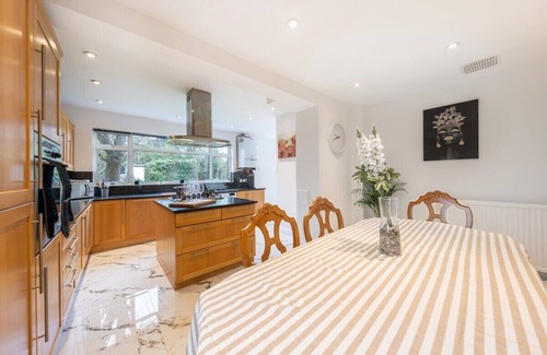 Barnhill House | Wembley Stadium 5 Bed House