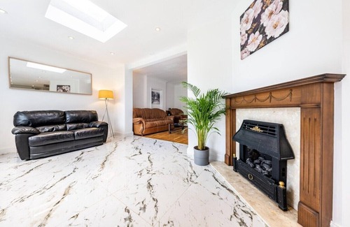 Barnhill House | Wembley Stadium 5 Bed House