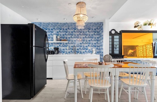 West Avenue Apartment | West Ave Vibe Suite, 2 Bed, Pool & Gym Access