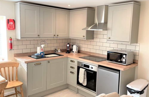 Wickhamford Cottage | West Barn Cottage - sleeps 3 guests in 2 bedrooms