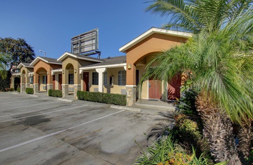 Santa Ana House | West Coast Inn - Near Gem Theatre