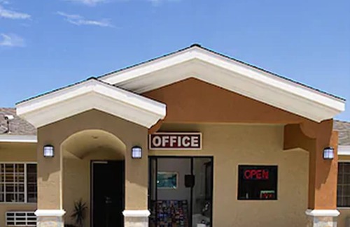 Santa Ana House | West Coast Inn - Near Gem Theatre