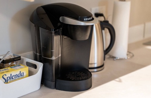 Brentwood Bay Apartment | West Coast Suite by Iris Properties