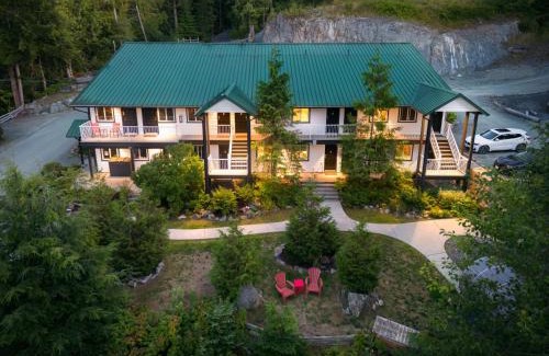 Port Renfrew Hotel | West Coast Trail Lodge