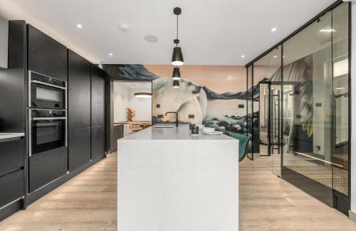 Didsbury House | West Didsbury Retreat l Cinema l Sleeps 8