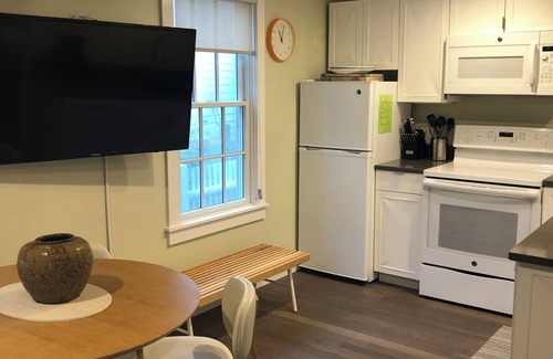 Provincetown Apartment | WEST END! BOOK NOW FOR SUMMER 2026! DISCOUNTED MAY, JUNE, SEPT. 3 DAY MINIMUM
