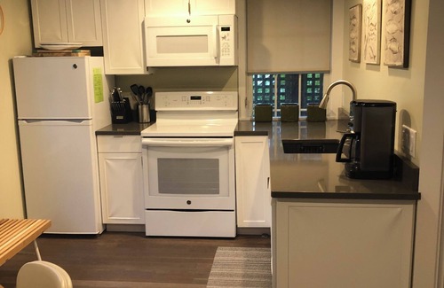 Provincetown Apartment | WEST END! BOOK NOW FOR SUMMER 2026! DISCOUNTED MAY, JUNE, SEPT. 3 DAY MINIMUM