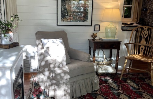West End Cottage | West-end carriage house