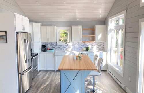 Clare House | West End Lakehouse