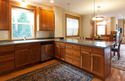 Hood River Condo | West End of Town, Gorgeous Details!