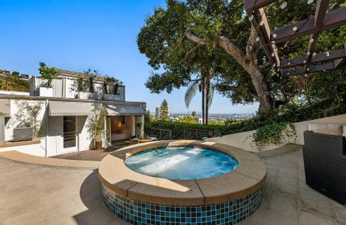 Hollywood Hills West House | West Hollywood Hills Jacuzzi and Beautiful View