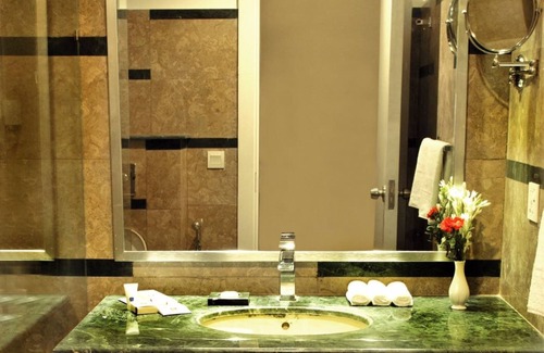 Faisalabad Hotel | West Inn