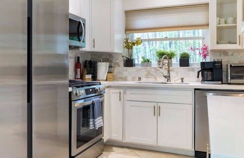 West Los Angeles House | West LA 2BR/2BA Designer Retreat, Near Santa Monica, UCLA, Culver City, SoFi