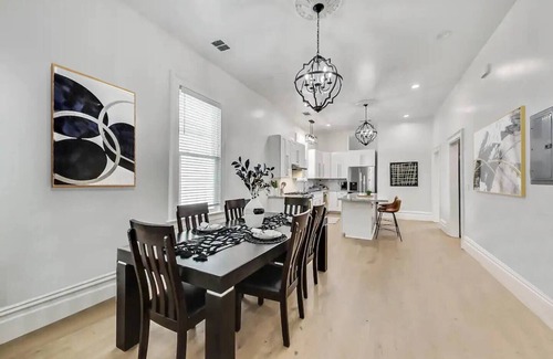 Prescott House | West Oakland charmer: 2br/2bath - AC & W/D
