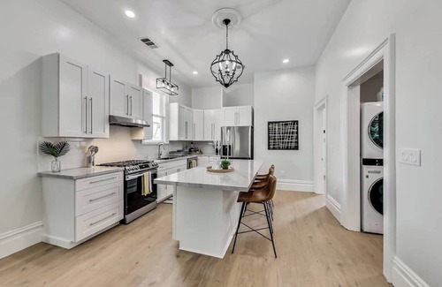 Prescott House | West Oakland charmer: 2br/2bath - AC & W/D