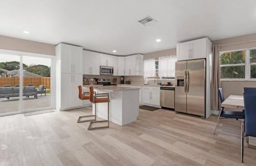 Mangonia Park House | West Palm Beach Pool Home- Paxton