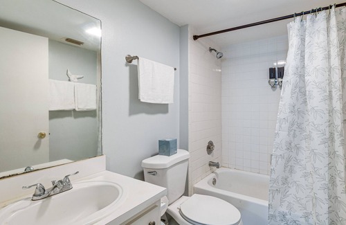 Greenacres Condo | West Palm Beach Condo ~ 8 Mi to Beach & Downtown!